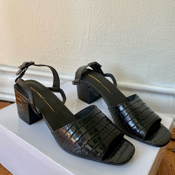 Intentionally Blank Vintage Inspired Leather Heel - Picture 9 of 12